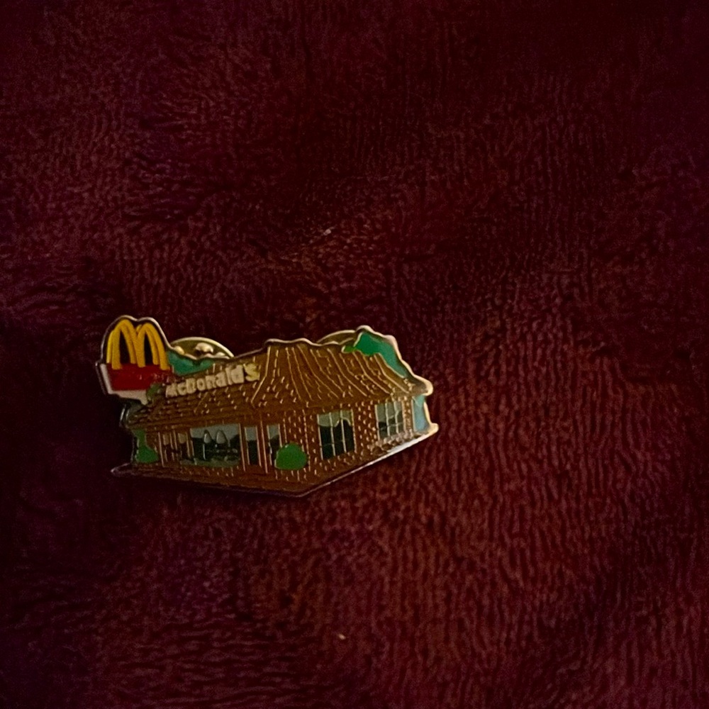 McDonald’s restaurant brick building employee lapel pin